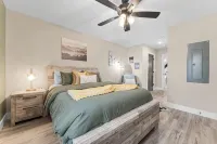 Cozy Lakeside Cabin, Close to Hollister: Outdoor/Indoor Pool, Hot Tub on Deck! - Chalets