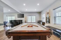 Spacious Chalet With Community Pool & Lake, Near Charming Town Of Jim Thorpe - Hytter