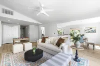 Perfect for Families & Pets, Garage Parking, Stylish Renovation, Sleeps 10 - 4 ดาว