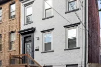 Cozy 4BD - Central Location w/ BBQ & Patio Space - บังกะโล