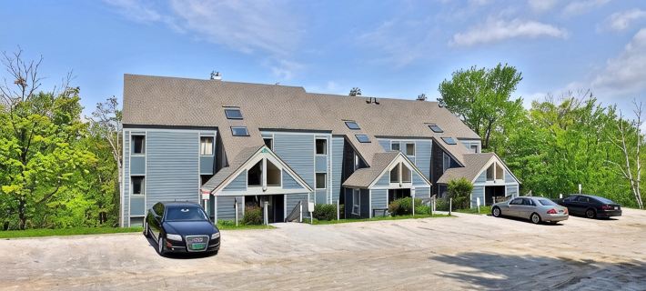 Cozy 1-bedroom condo in the heart of Killington with mountain views Hotels in Killington