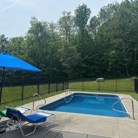 Lodge on the Loop, a pet-friendly retreat with private hot tub & sauna