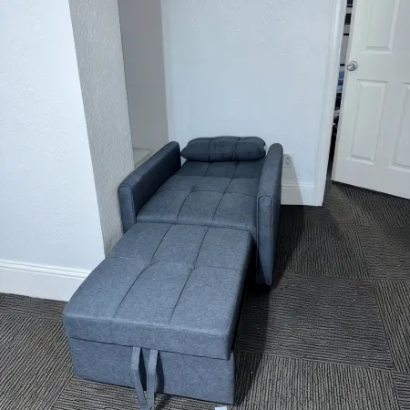 Convenient Walkout Basement Apartment, private entrance in Aurora with WiFi