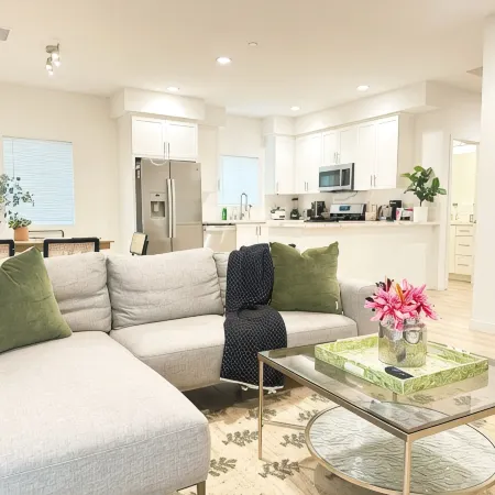 Cozy 2-bedroom apt West University Health Sciences Pomona