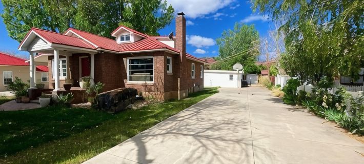 Grammie’s Manor – A One-of-a-Kind Stay in Heart of Kanab w/ Hot Tub, Gym, & More Hotels in Kanab