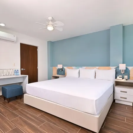 Vista Express Guadalajara Expo SureStay Collection by BW
