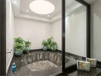 Hotel Embassy Hotels near Reforma