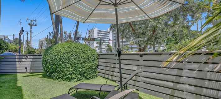 LUXURY STAY  W/BEACH, POOL, GYM, and SPA! Restaurants & bars across street also! Ξενοδοχεία στην πόλη Pompano Beach