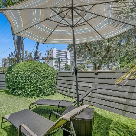 LUXURY STAY  W/BEACH, POOL, GYM, and SPA! Restaurants & bars across street also!