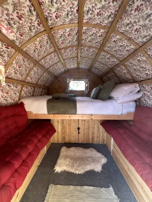 Romani Retreat Bow Top Gypsy Caravan Alnmouth Beach - Beach