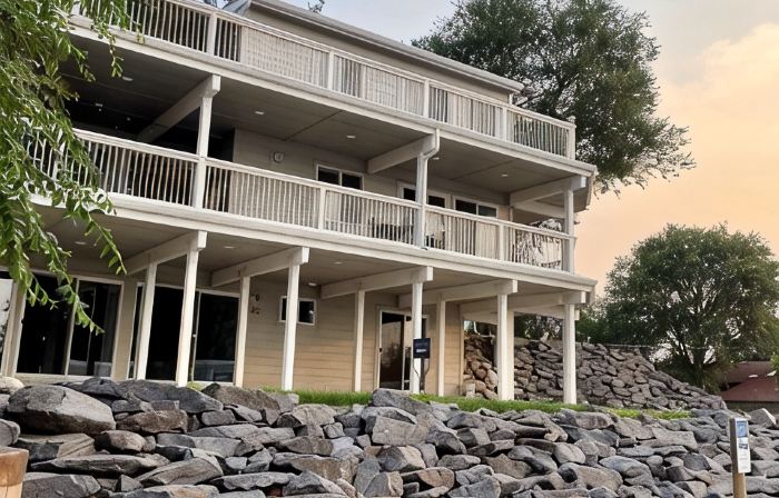 Lakefront Oasis - Lakefront w/ Views, Private Shared Dock, Wrap Around Deck
