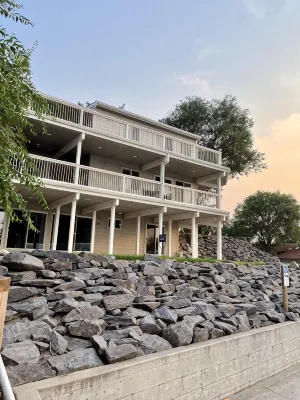 Lakefront Oasis - Lakefront w/ Views, Private Shared Dock, Wrap Around Deck