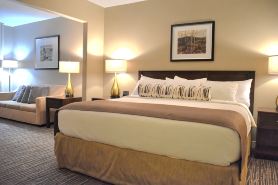 Relax or Explore! Northern Escape Cottage Condo - Country Club!