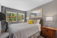 Best Whistler Village location | Free parking | Pool/Hot tub | 2-level condo - Jacuzzi