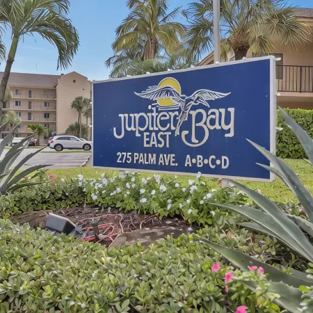 Comfy Condo at Jupiter Bay Resort, with easy beach access