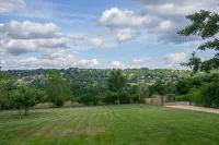 Lovely Cotswolds  farm house on an award winning vineyard with stunning views - Homestays