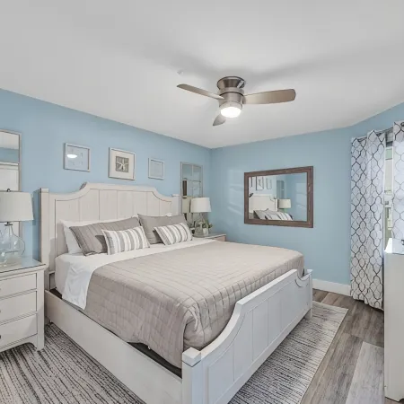 Dreamy Oceanfront Penthouse: Indulge in Luxury Spa, Panoramic Views & Beach Fun!