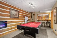 Sweet Retreat Cabin -  Fiber Optic Wi-Fi, Hot tub, Pool table and more.... - シャレー