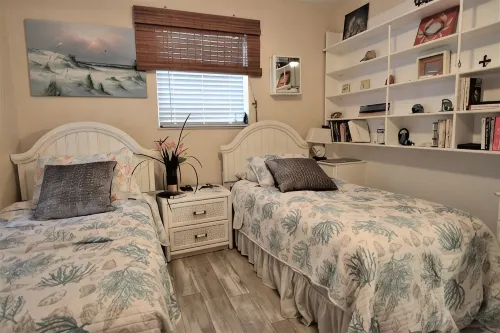 Island Cottage:  A Short Walk to the Beach