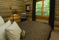 Erikas Dream - Handcrafted Log Cabin near River - バルコニー