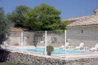 Charming furnished apartment in Mas, UzËs, pool, 656 yards away from town centre - Pool