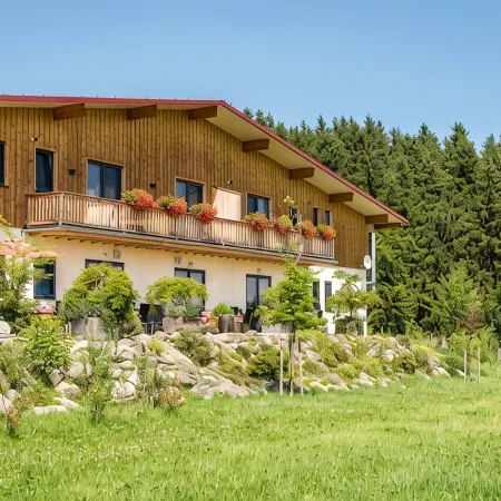 Fantastic "Hochgern" vacation apartment on the Fasanenhöhe horse farm Hotels in Chieming