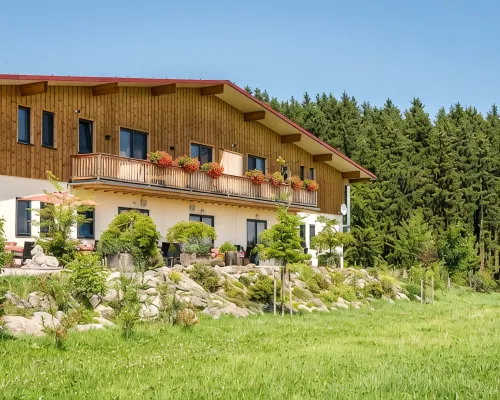 Fantastic "Hochgern" vacation apartment on the Fasanenhöhe horse farm Hotels in Chieming
