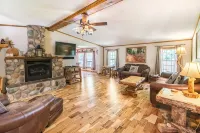 Hocking Hills Getaway w/ Hot Tub, Sauna & 20 Private Acres. Pet-Friendly! - 3つ星