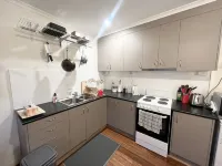 Cozy Unit in Penguin Hotele w: Penguin