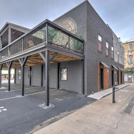 Hotel- Middle of Downtown Bristol, TN. Best location with Reserved Parking
