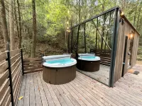 “Glass House3 - Modern Mirror Home w/ Hot-tub