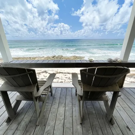 Quaint Cottage On The Beach in the South End