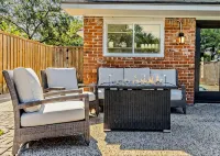 "Serenity Dallas": 5BD/2.5BA House with Pool-Jacuzzi/Pool Table/2 Living Areas! - Private Pools
