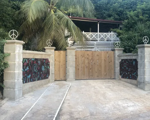 Oceanfront Luxury Villa: Private Beach & Staff, Solar Powered Hotels in Treasure Beach