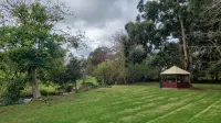 Tranquil retreat on Middleton Road, mid-way between the city and the sea! - 레지던스