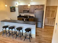 Main Street Retreats 106 - 2 BR Downtown Apt. 106 - Wifi