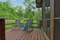 Stylish & Spacious Home with Hot Tub & 3-Season Deck - Boutique