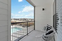 Beautiful Pool Front Apartment, New Braunfels/Gruene, TX