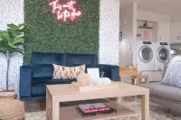 Modern 2Br Casita. Near I-40. Perfect for Work Stays & Pets!