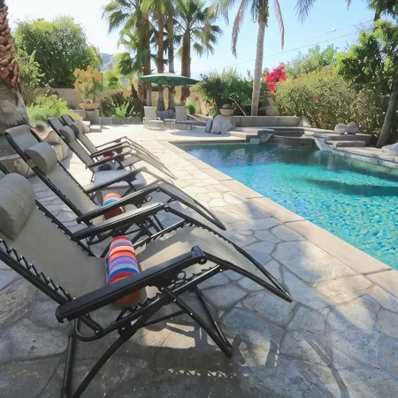 3 Bdrm Luxury. Gourmet Kitchen/Pool/Spa/Walk to Shops. Pets OK. Short/Long Term