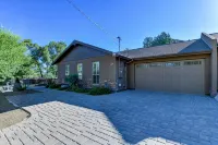 Located in the heart of Prescott just blocks away from Historic downtown square.