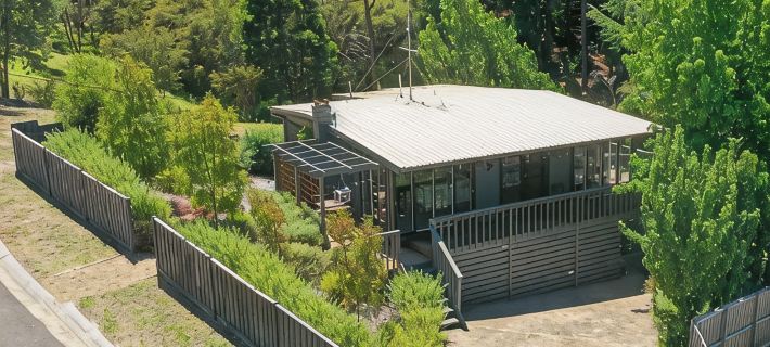 Luxury Lake House on Lake Eildon and only 35km from Mt Buller for skiers. Hotels in Mansfield