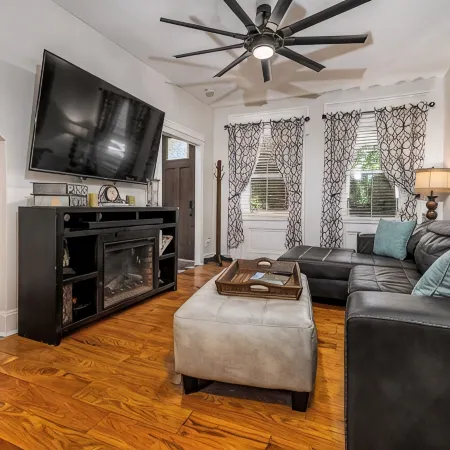 Majestic & Relaxing Home w/ 3 Beds Pool Table Bar! Sleeps 8