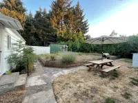 Vintage Home By Parks- 20 min to U of O - 8 min to Airport - Pet Friendly - Bungalows