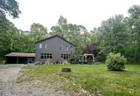 Secluded Farmhouse Retreat - Minutes from Mystic - 4-Star