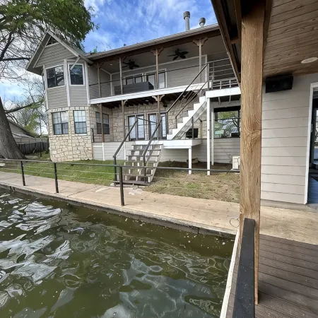 Spacious 6-bedroom house on Lake LB J
