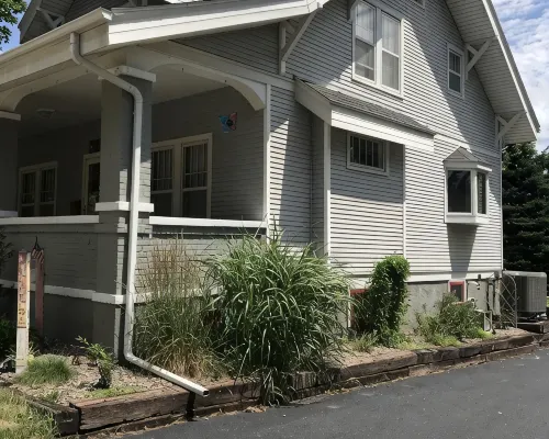 Location! Location! Location! 5 Bedroom Home 1 Block From Downtown Decorah فنادق في ديكوراه