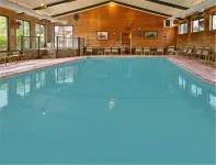 AmericInn by Wyndham Saint Ignace Lakefront - Swimmingpools