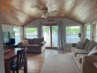 Cozy Lakefront Cottage - Wifi