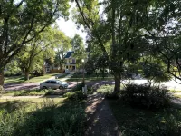 Bohemian 3-bedroom house with private yard in charming neighborhood Hotels in Vermillion